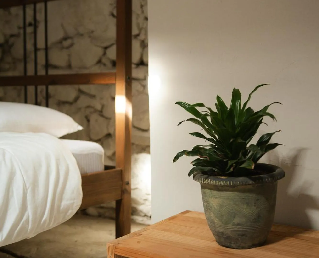 Can Traver De Besalu Hotel Maia de Montcal Guest house